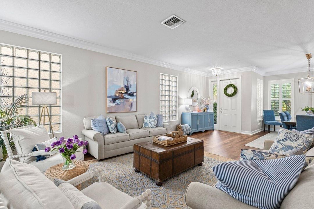 For Sale: $925,000 (6 beds, 4 baths, 3587 Square Feet)