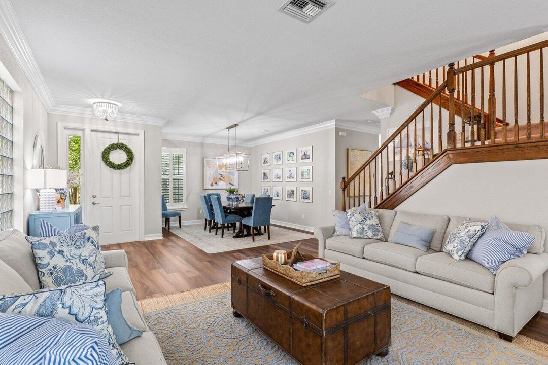 For Sale: $925,000 (6 beds, 4 baths, 3587 Square Feet)