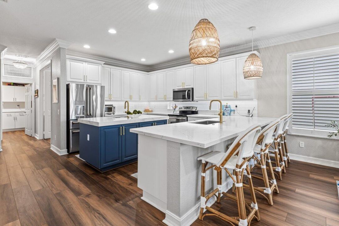 For Sale: $925,000 (6 beds, 4 baths, 3587 Square Feet)