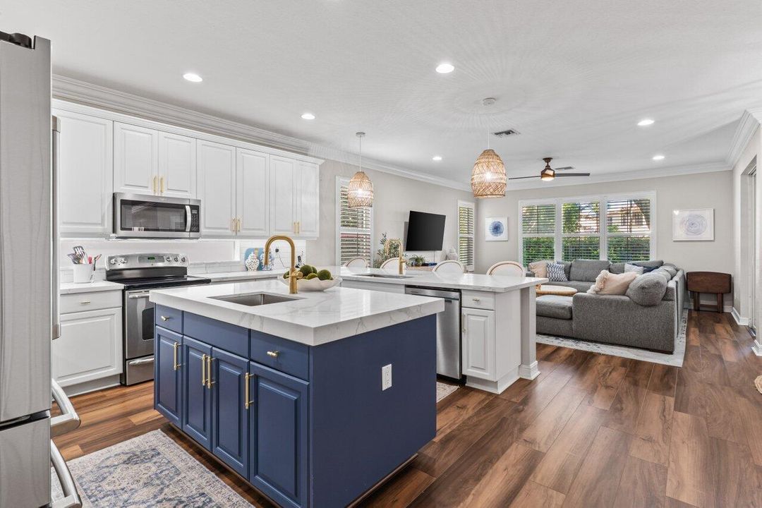 For Sale: $925,000 (6 beds, 4 baths, 3587 Square Feet)