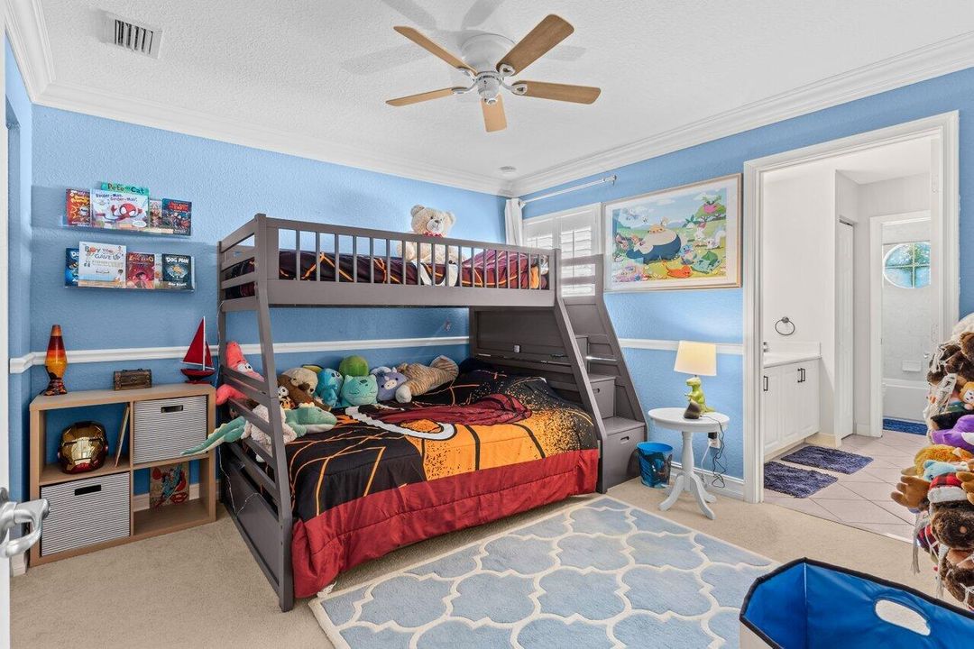 For Sale: $925,000 (6 beds, 4 baths, 3587 Square Feet)