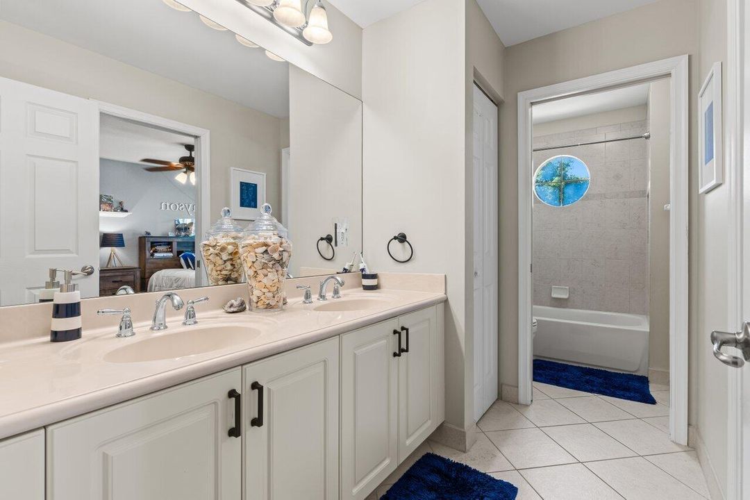 For Sale: $925,000 (6 beds, 4 baths, 3587 Square Feet)