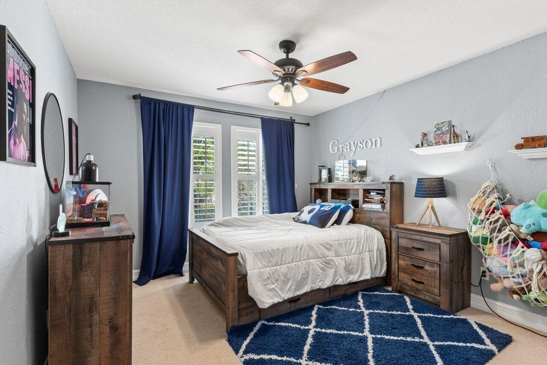 For Sale: $925,000 (6 beds, 4 baths, 3587 Square Feet)