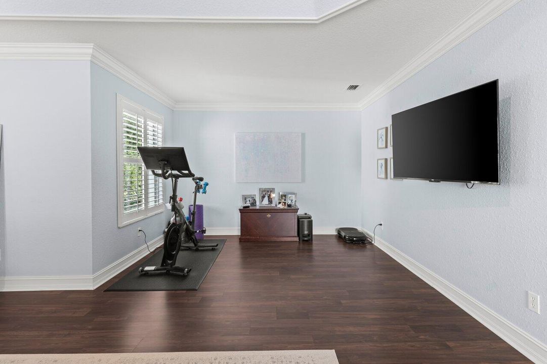 For Sale: $925,000 (6 beds, 4 baths, 3587 Square Feet)