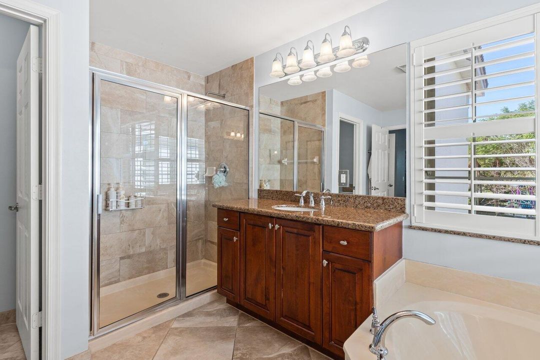 For Sale: $925,000 (6 beds, 4 baths, 3587 Square Feet)