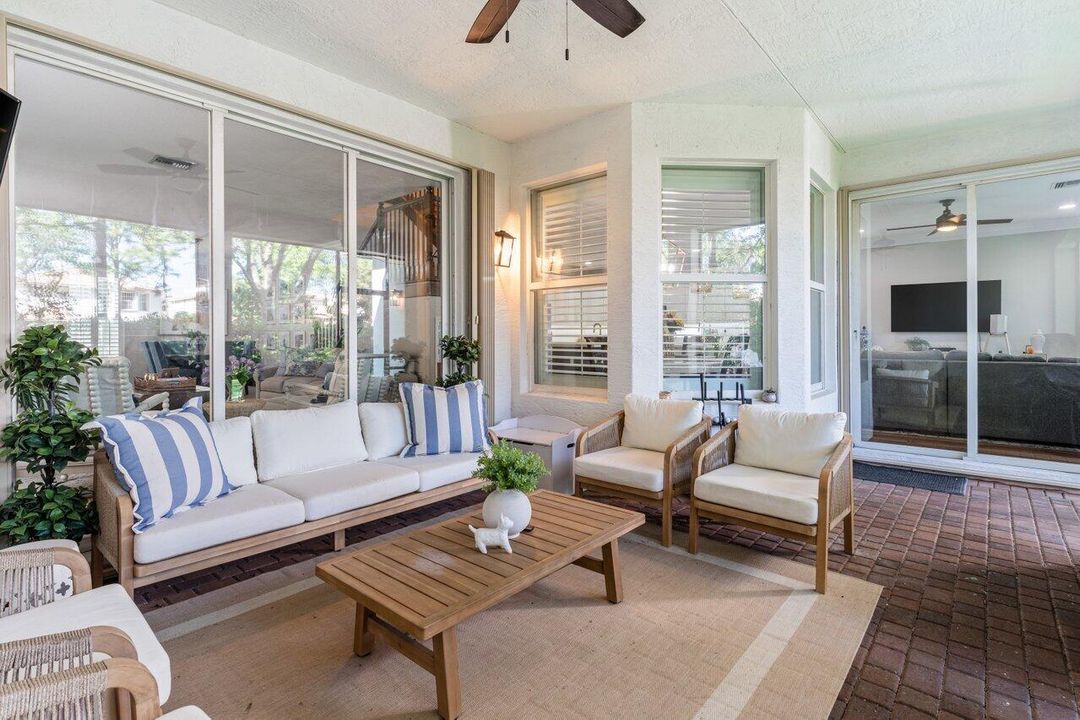 For Sale: $925,000 (6 beds, 4 baths, 3587 Square Feet)