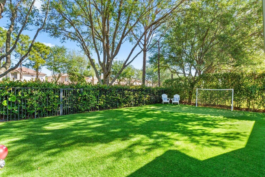 For Sale: $925,000 (6 beds, 4 baths, 3587 Square Feet)