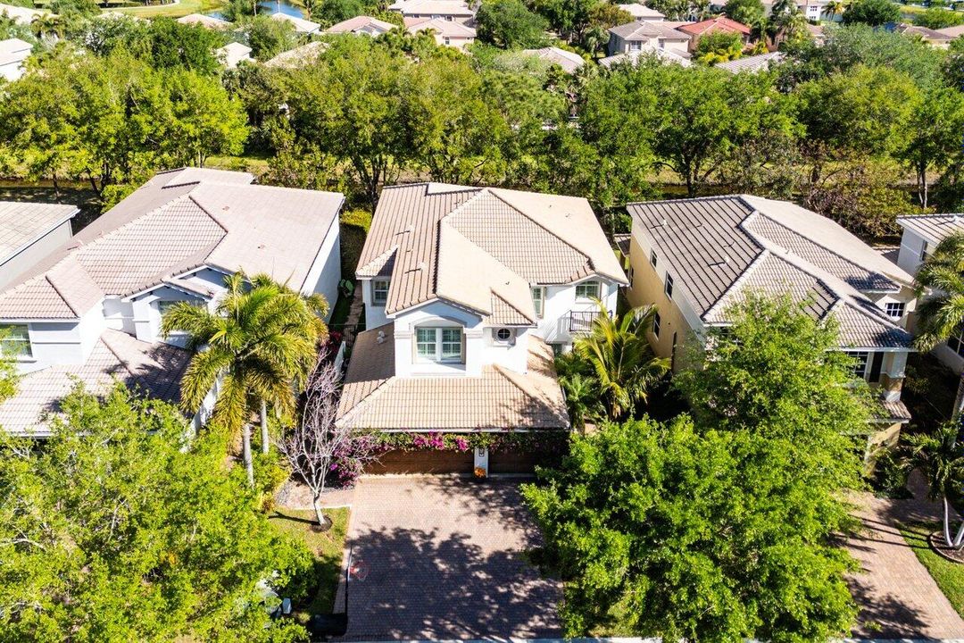 For Sale: $925,000 (6 beds, 4 baths, 3587 Square Feet)