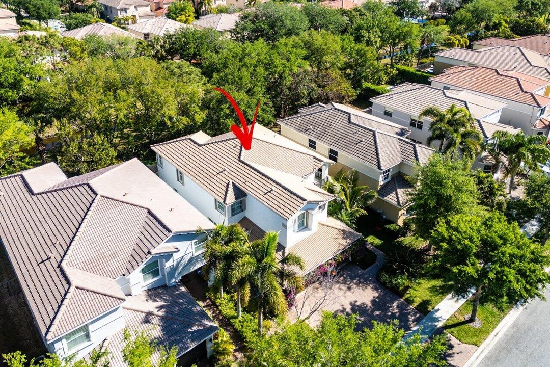 For Sale: $925,000 (6 beds, 4 baths, 3587 Square Feet)