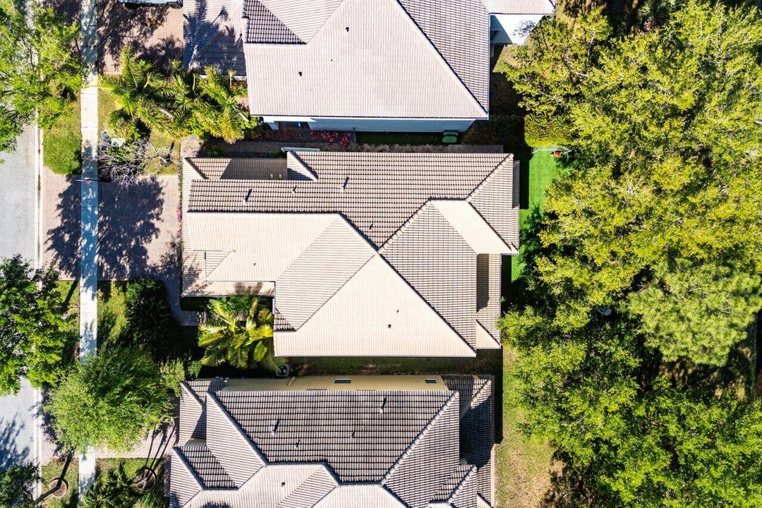 For Sale: $925,000 (6 beds, 4 baths, 3587 Square Feet)