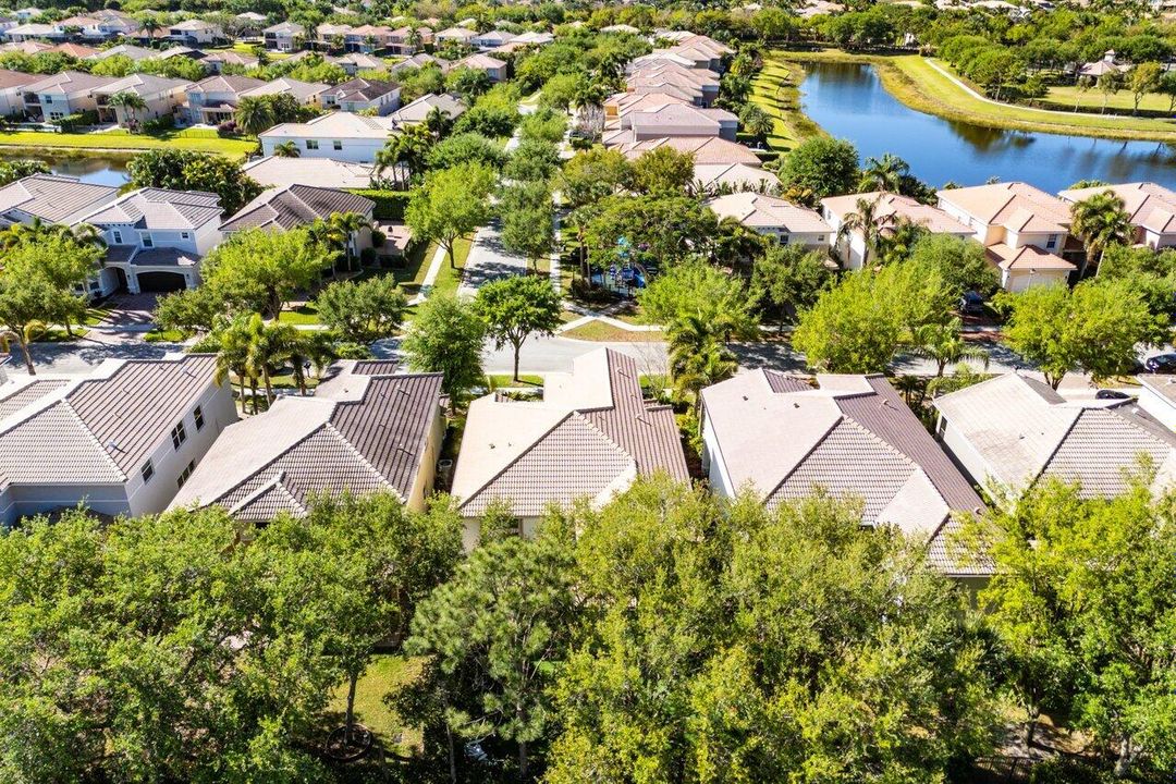 For Sale: $925,000 (6 beds, 4 baths, 3587 Square Feet)