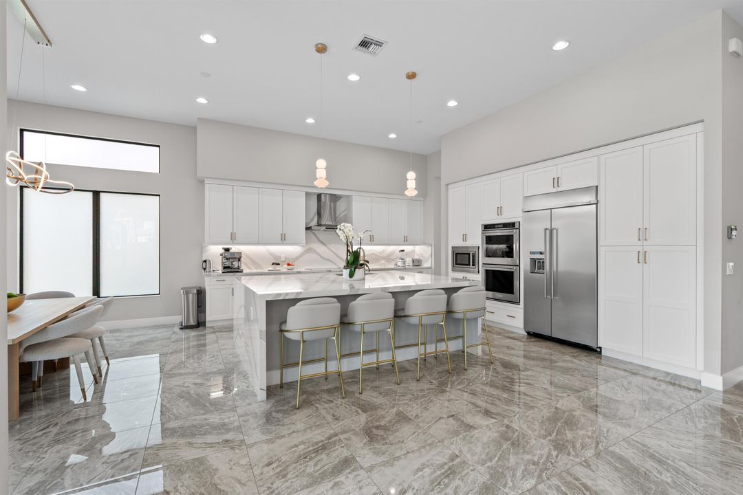 En Venta: $3,500,000 (6 camas, 7 baños, 5799 Pies cuadrados)