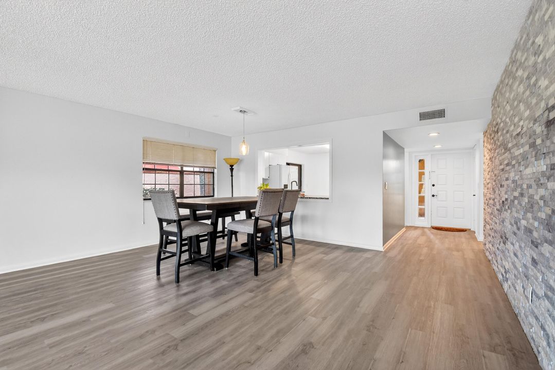 For Sale: $210,000 (2 beds, 2 baths, 1424 Square Feet)