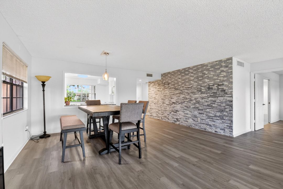 For Sale: $210,000 (2 beds, 2 baths, 1424 Square Feet)