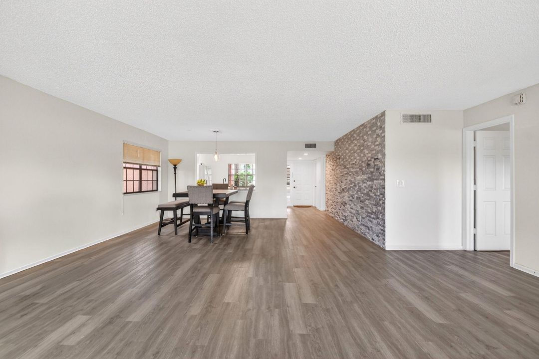 For Sale: $210,000 (2 beds, 2 baths, 1424 Square Feet)