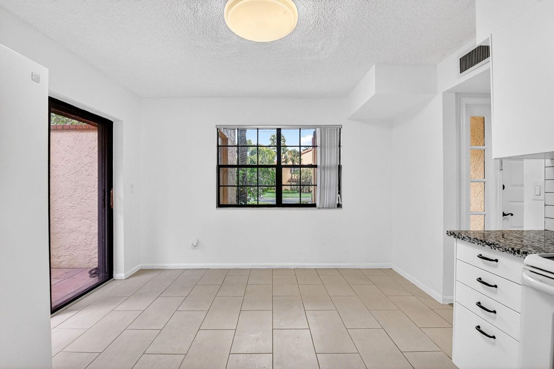 For Sale: $210,000 (2 beds, 2 baths, 1424 Square Feet)