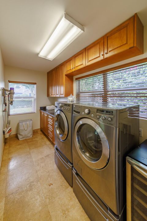 出租: $20,000 (3 贝兹, 3 浴室, 2087 平方英尺)