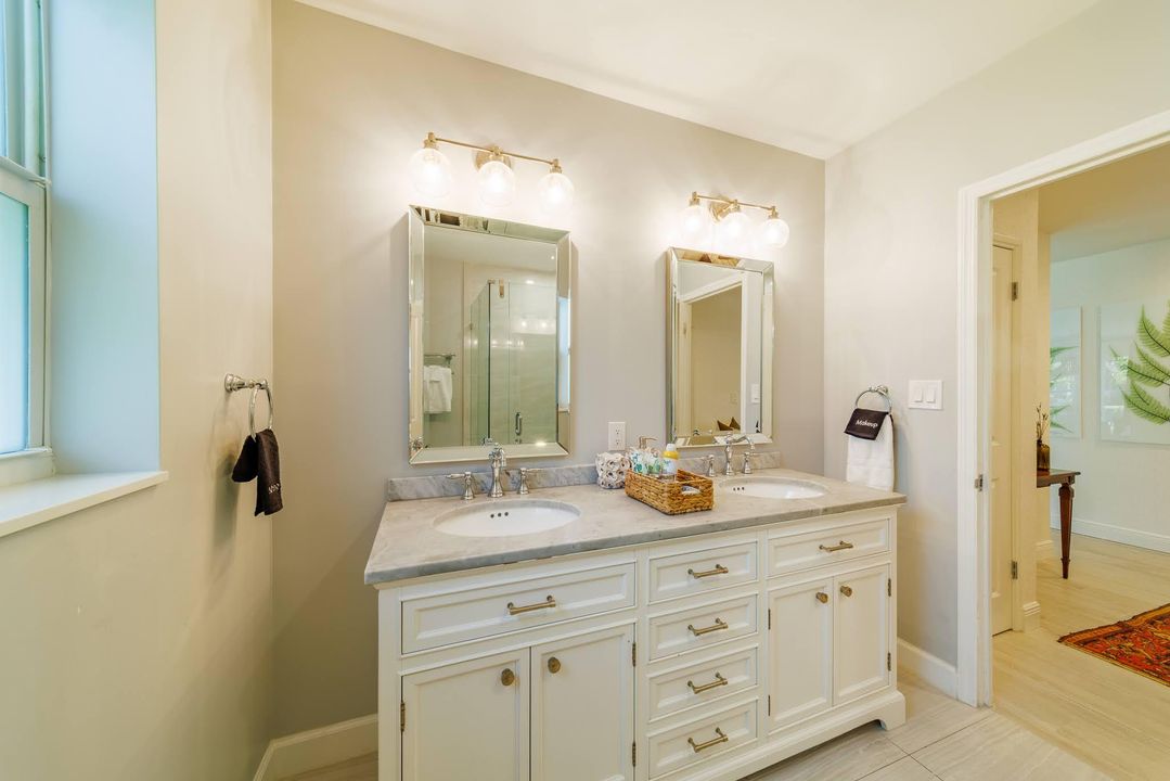 出租: $20,000 (3 贝兹, 3 浴室, 2087 平方英尺)