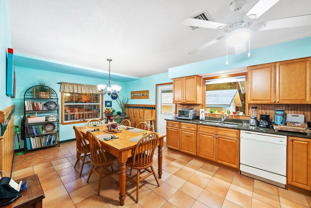 En Venta: $1,500,000 (3 camas, 2 baños, 1852 Pies cuadrados)