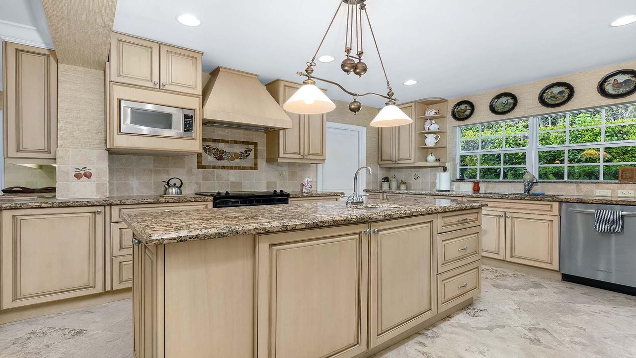 For Sale: $4,999,500 (4 beds, 3 baths, 3080 Square Feet)