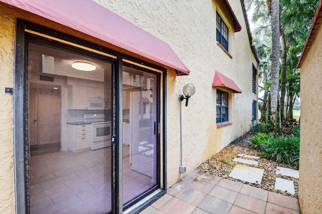 For Sale: $210,000 (2 beds, 2 baths, 1424 Square Feet)