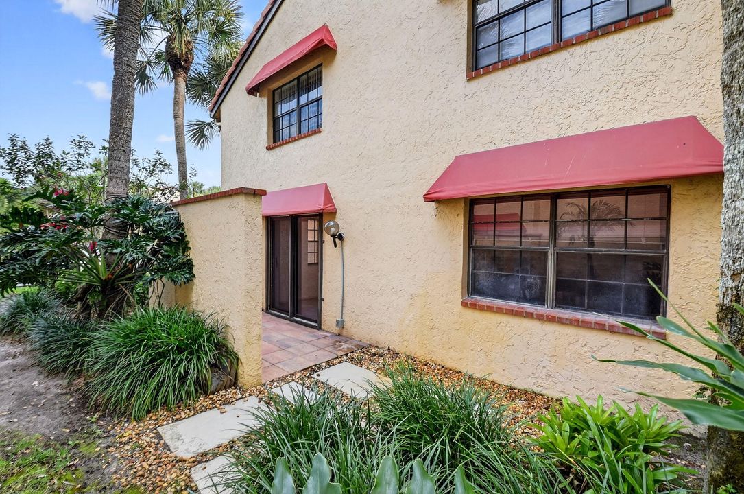 For Sale: $210,000 (2 beds, 2 baths, 1424 Square Feet)