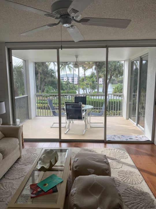 В аренду: $7,500 (2 спален, 2 ванн, 1056 Квадратных фут)