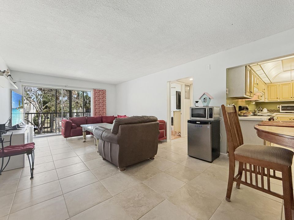 待售: $225,000 (2 贝兹, 2 浴室, 1000 平方英尺)