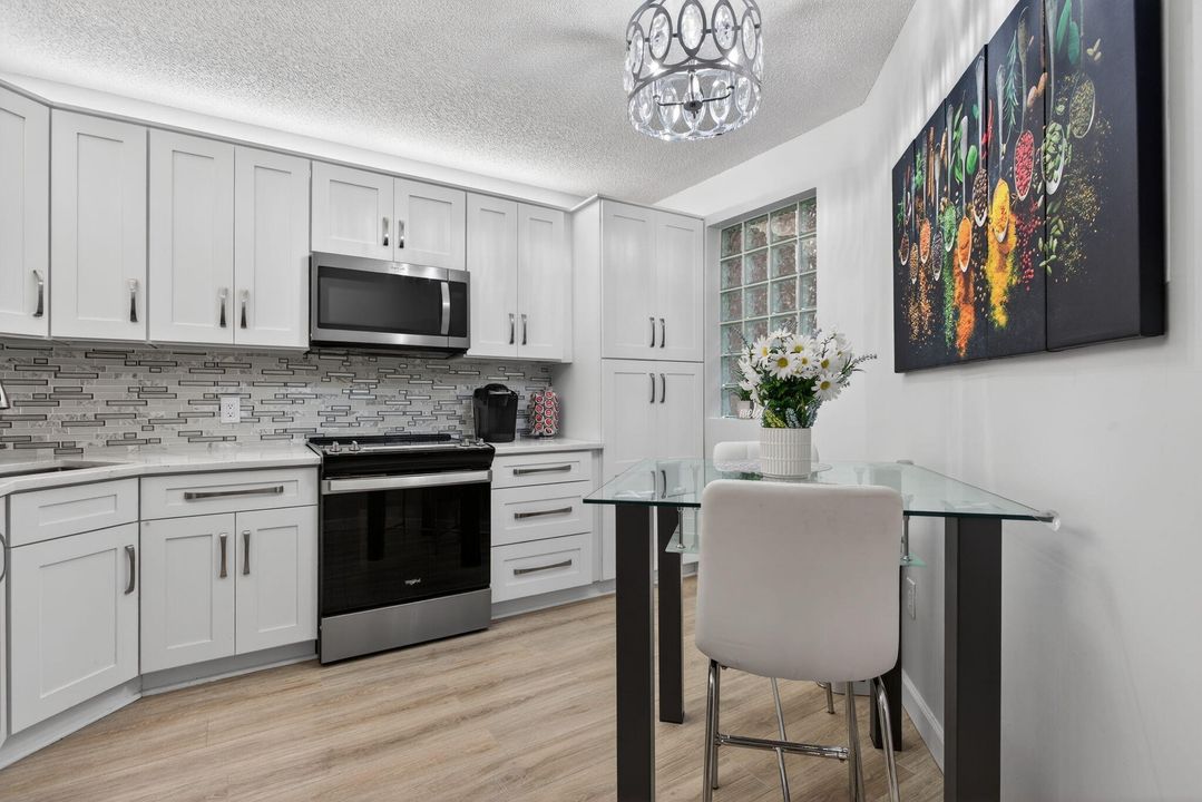 На продажу: $329,000 (3 спален, 2 ванн, 1392 Квадратных фут)