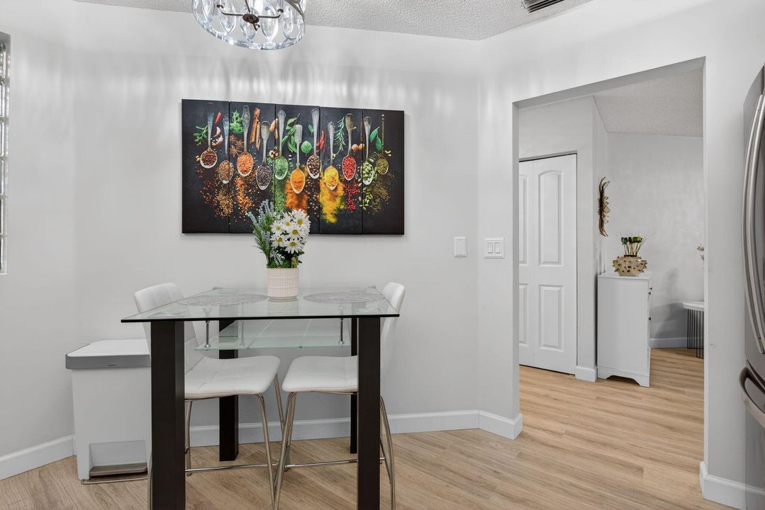 На продажу: $329,000 (3 спален, 2 ванн, 1392 Квадратных фут)