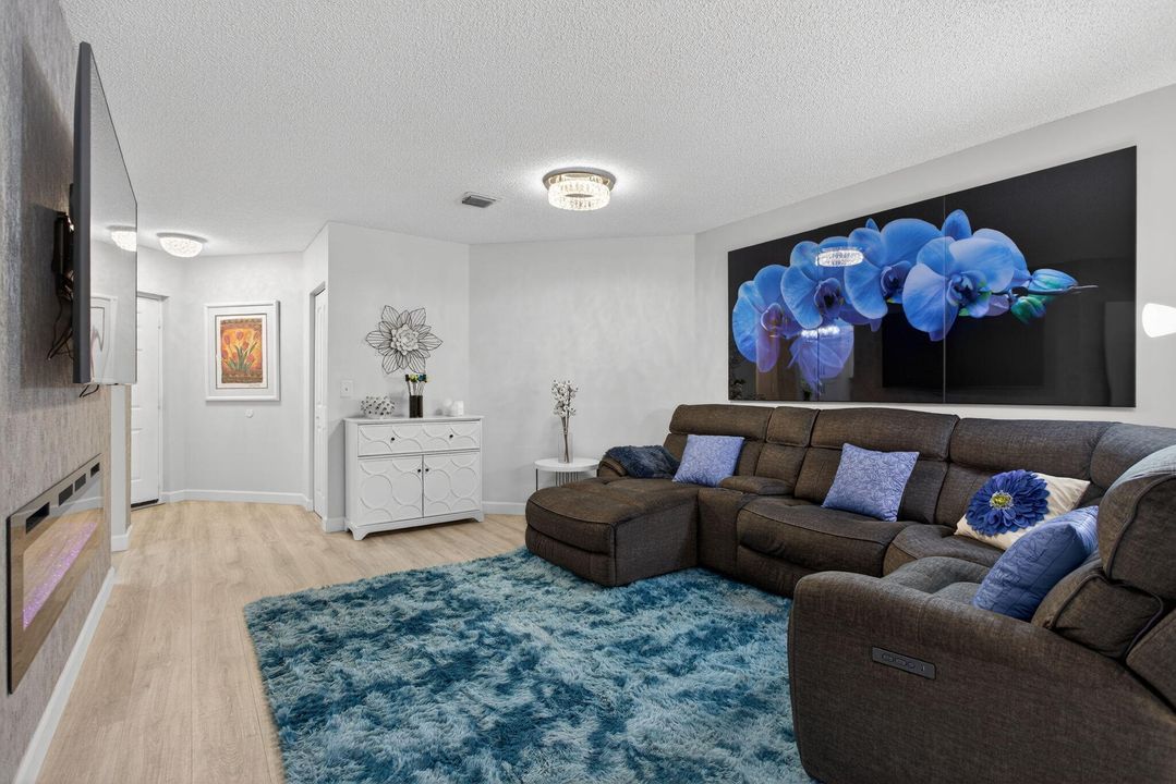 На продажу: $329,000 (3 спален, 2 ванн, 1392 Квадратных фут)