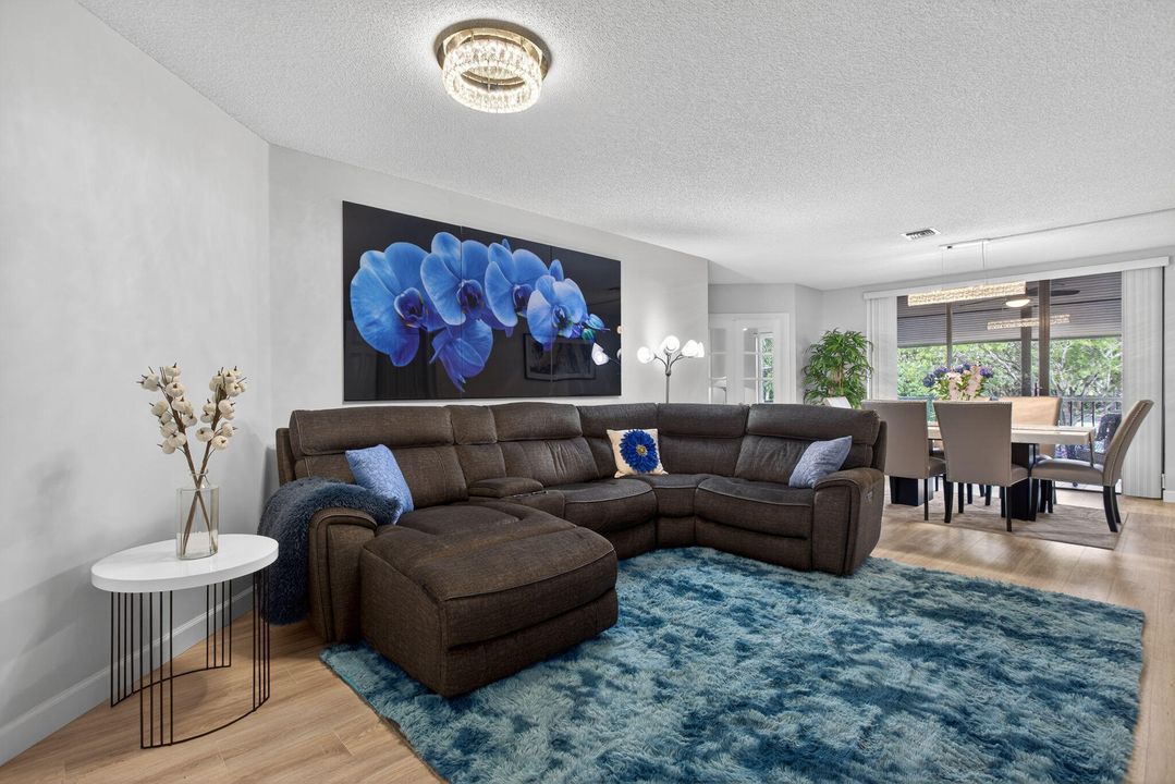 На продажу: $329,000 (3 спален, 2 ванн, 1392 Квадратных фут)