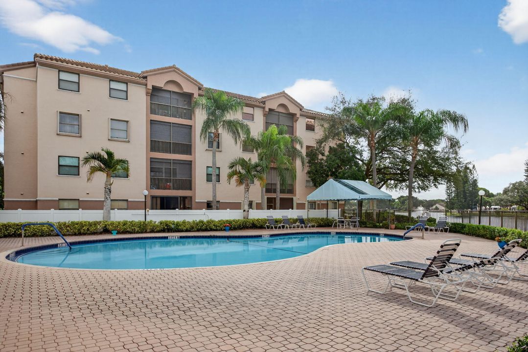 На продажу: $329,000 (3 спален, 2 ванн, 1392 Квадратных фут)