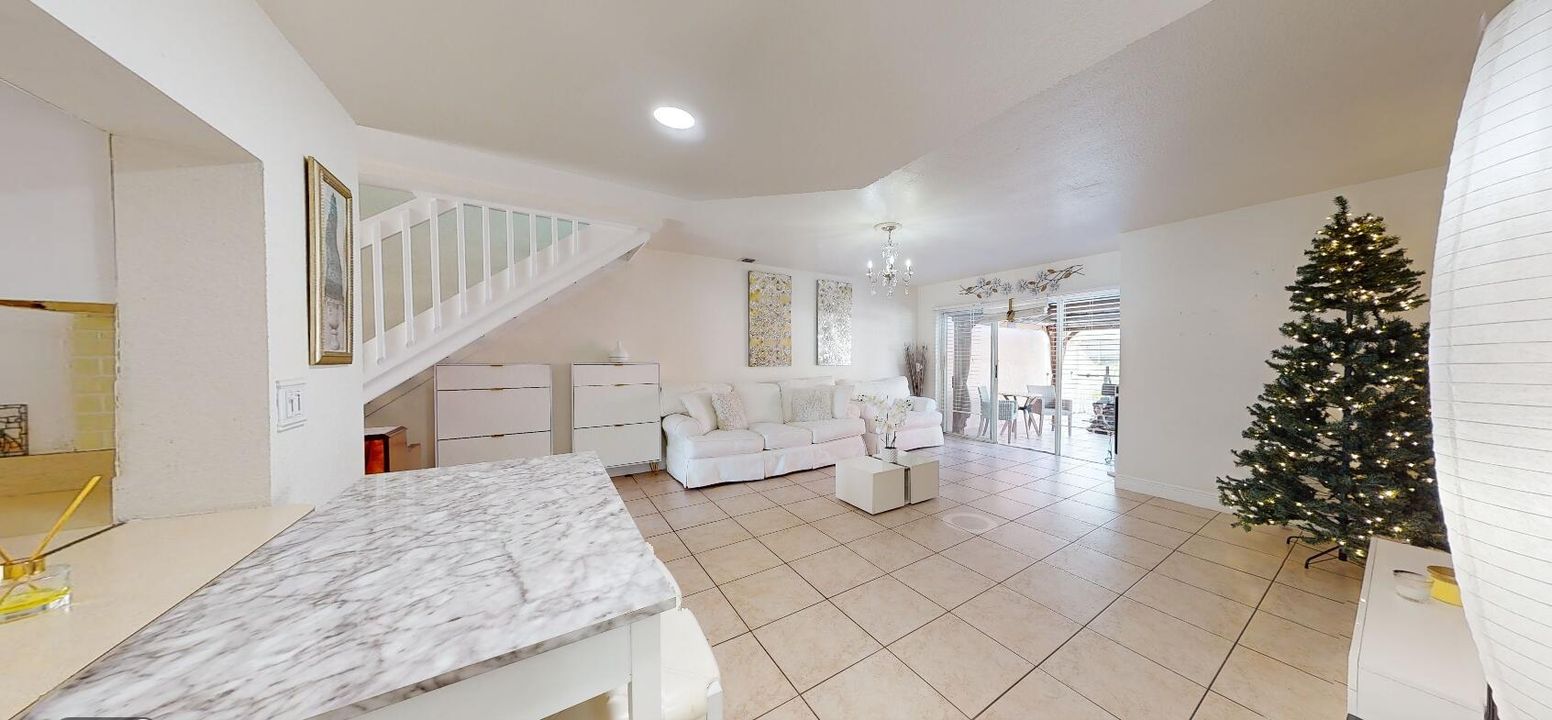 For Sale: $295,000 (2 beds, 2 baths, 1195 Square Feet)