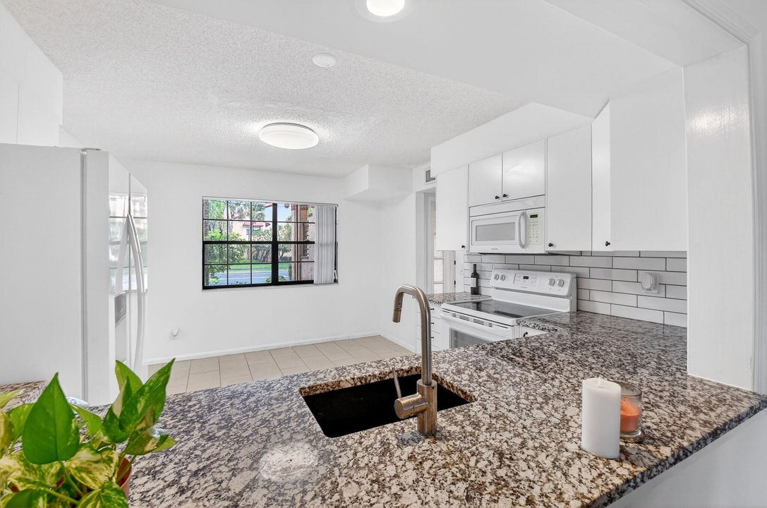 For Sale: $210,000 (2 beds, 2 baths, 1424 Square Feet)