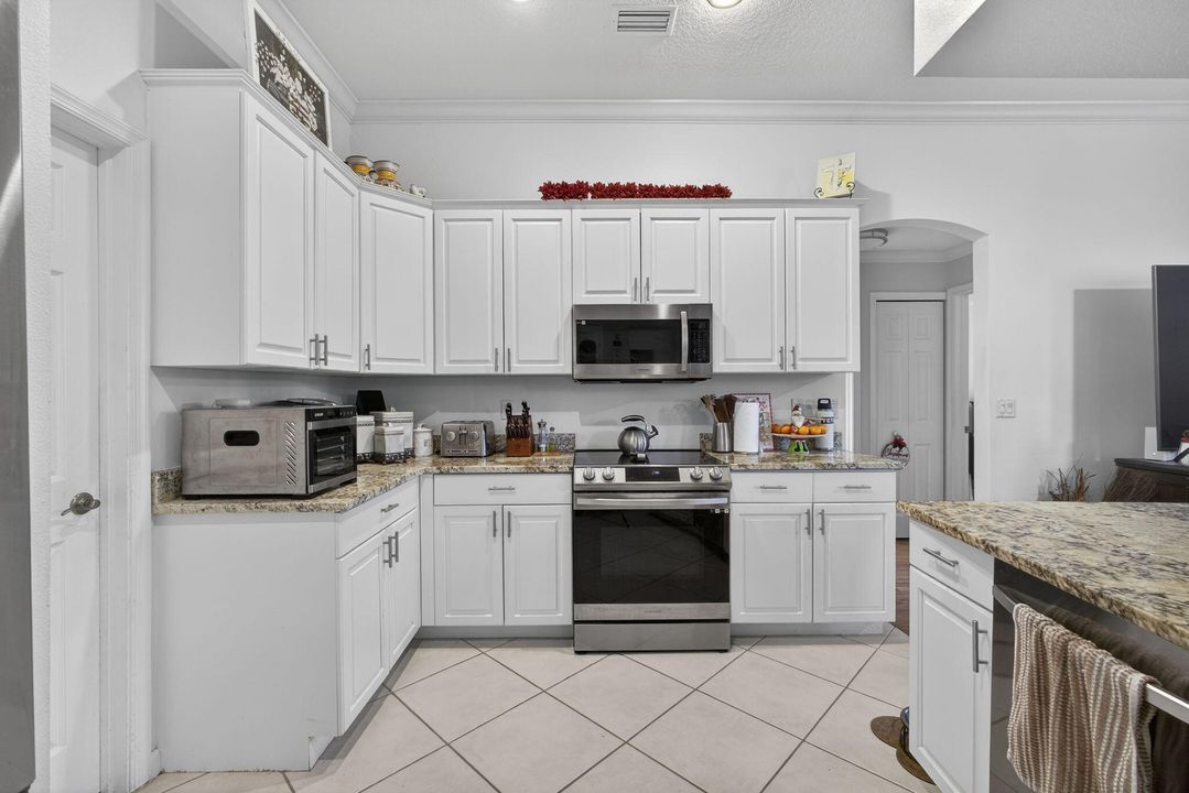 For Rent: $3,750 (3 beds, 2 baths, 1650 Square Feet)