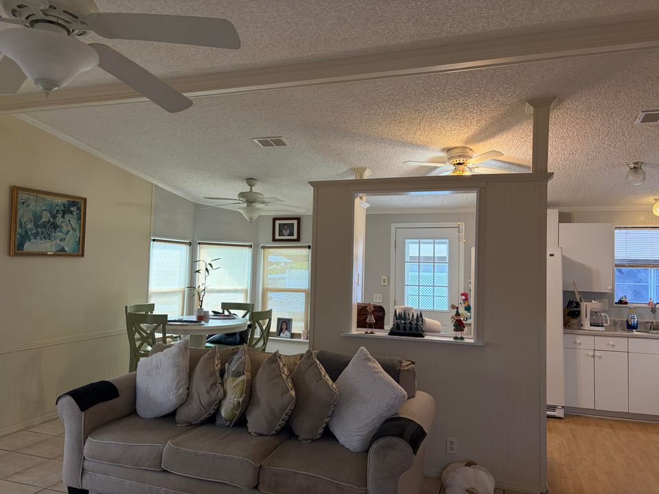 На продажу: $36,000 (2 спален, 2 ванн, 960 Квадратных фут)