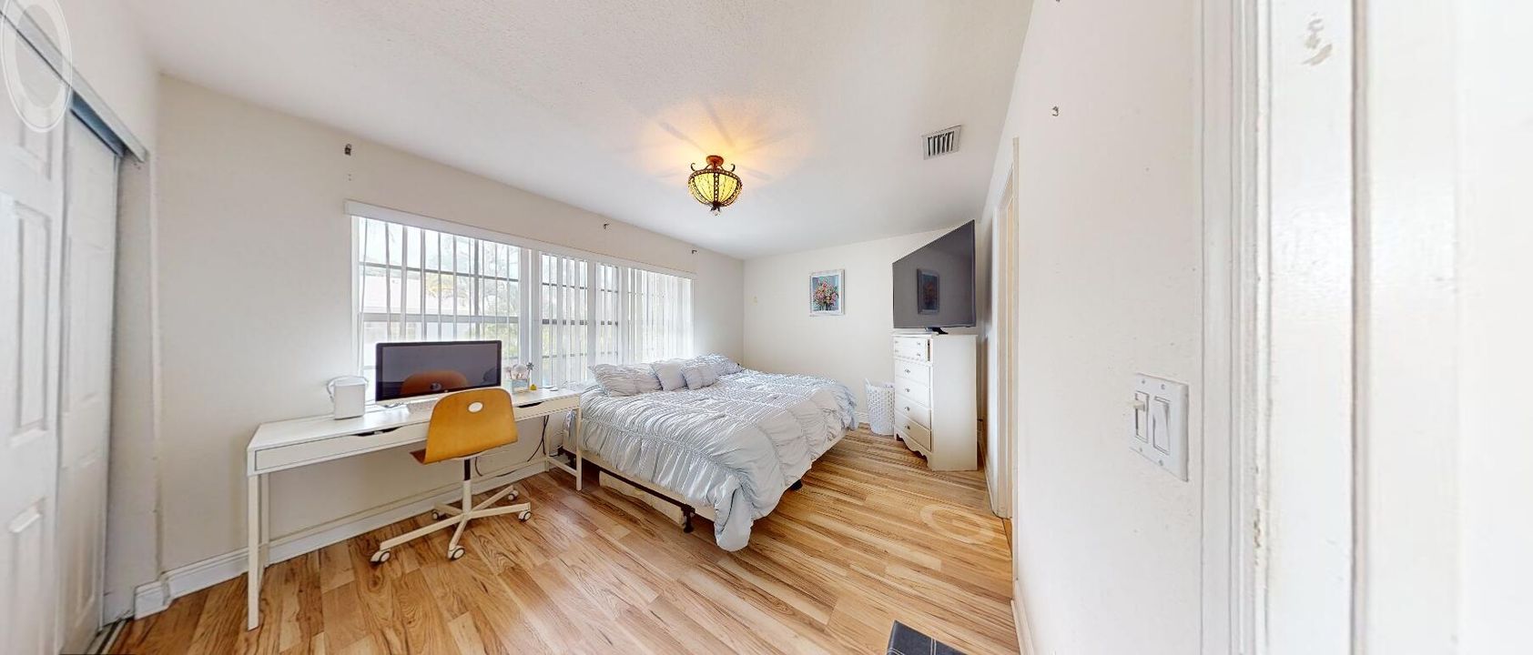 For Sale: $295,000 (2 beds, 2 baths, 1195 Square Feet)