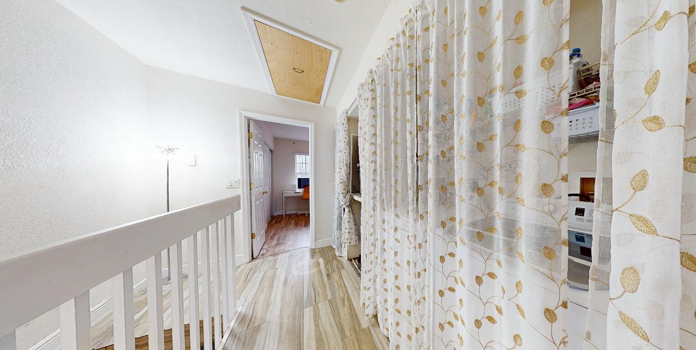 For Sale: $295,000 (2 beds, 2 baths, 1195 Square Feet)