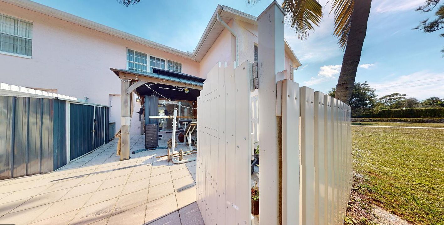 For Sale: $295,000 (2 beds, 2 baths, 1195 Square Feet)