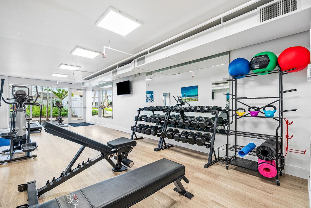 合同活跃: $2,675,000 (2 贝兹, 3 浴室, 2662 平方英尺)