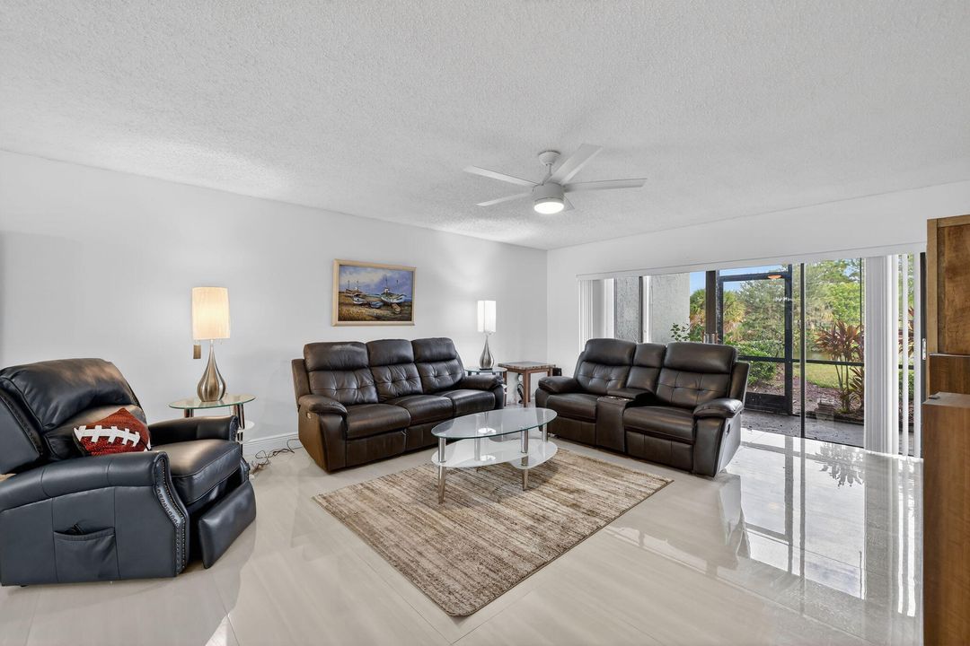 待售: $164,900 (2 贝兹, 2 浴室, 1417 平方英尺)