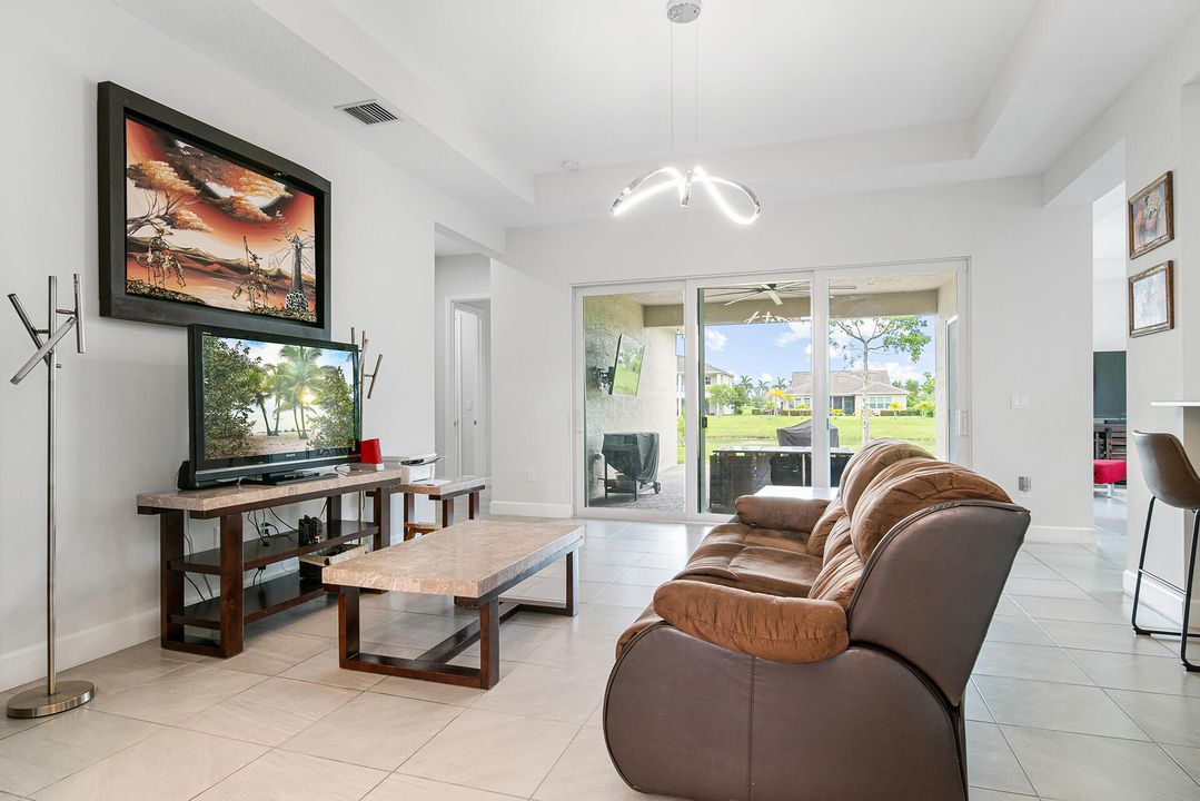 For Sale: $739,900 (3 beds, 3 baths, 2770 Square Feet)