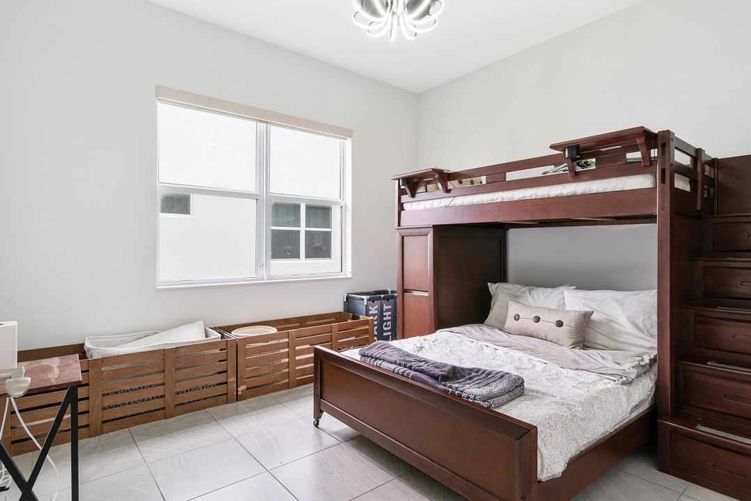 For Sale: $739,900 (3 beds, 3 baths, 2770 Square Feet)