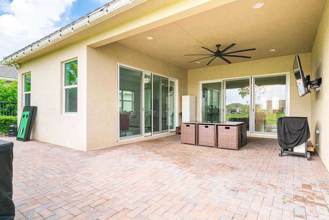 For Sale: $739,900 (3 beds, 3 baths, 2770 Square Feet)