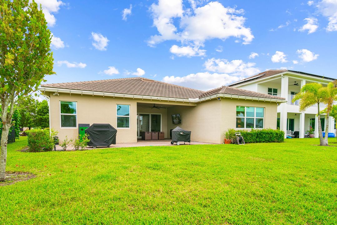 For Sale: $739,900 (3 beds, 3 baths, 2770 Square Feet)