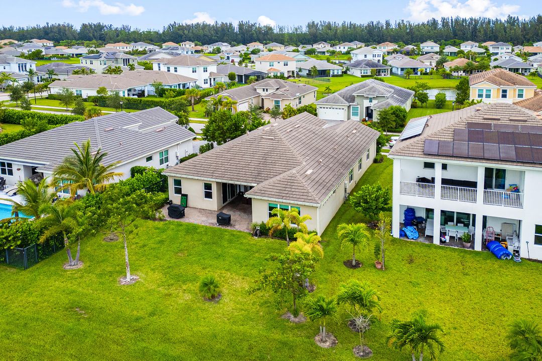 For Sale: $739,900 (3 beds, 3 baths, 2770 Square Feet)