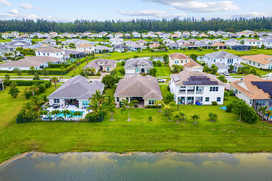 For Sale: $739,900 (3 beds, 3 baths, 2770 Square Feet)