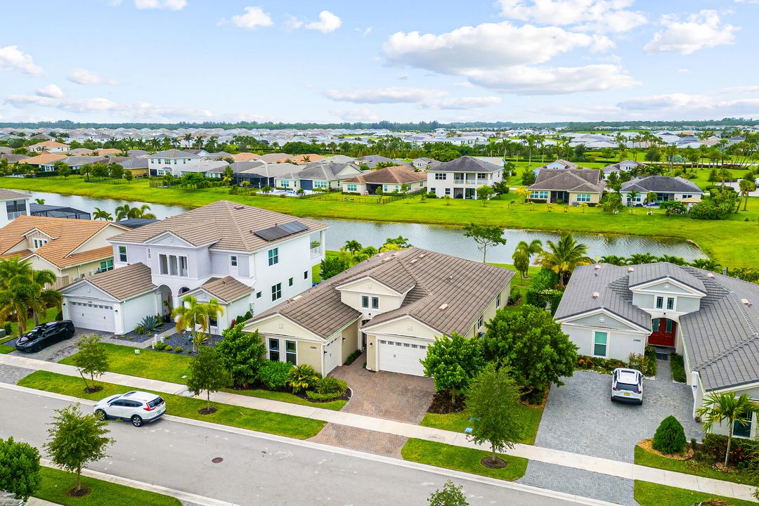 For Sale: $739,900 (3 beds, 3 baths, 2770 Square Feet)