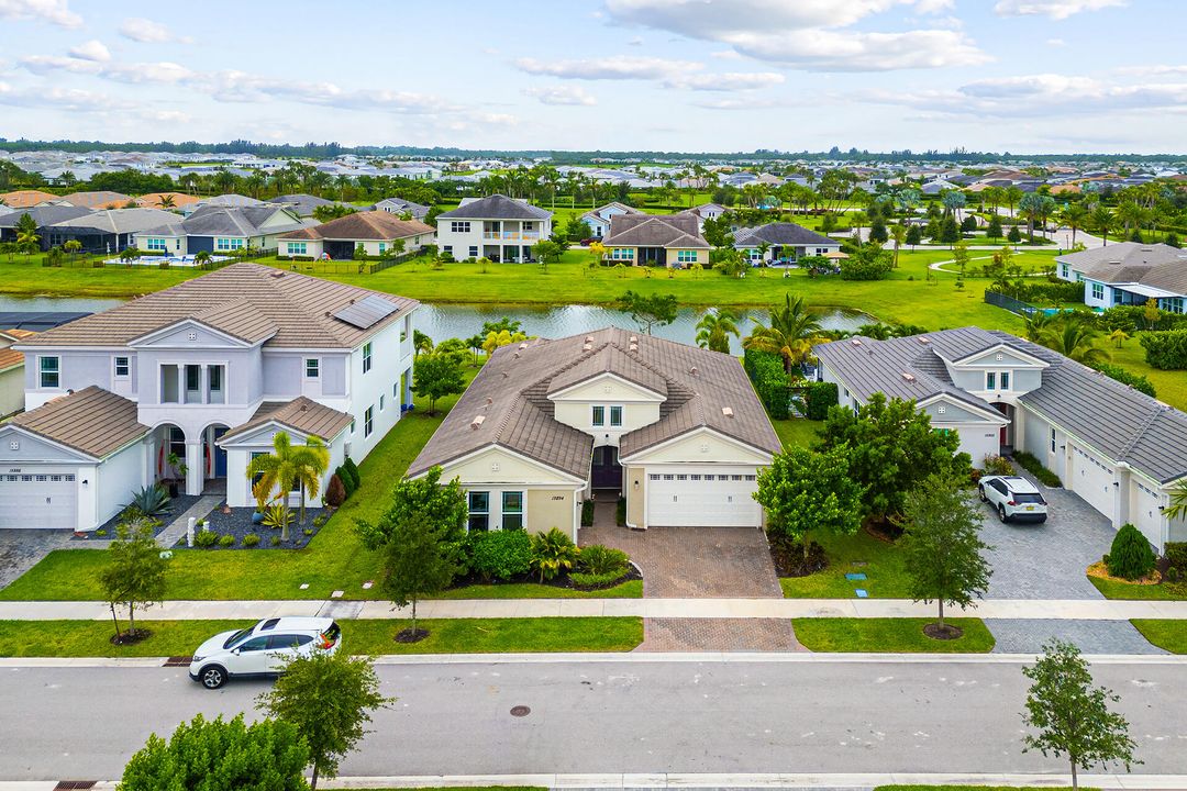 For Sale: $739,900 (3 beds, 3 baths, 2770 Square Feet)